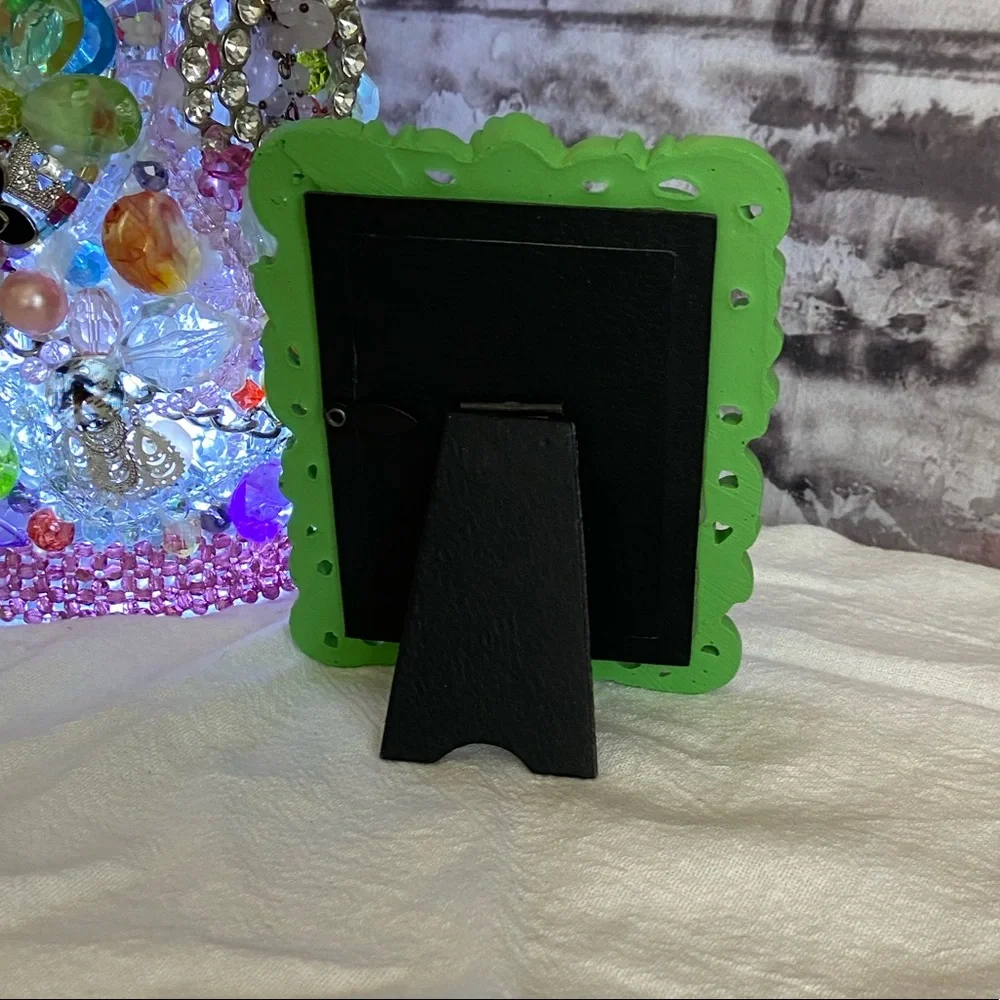 New! Green Framed Ring Display Holder Decor - Picture 4 of 5